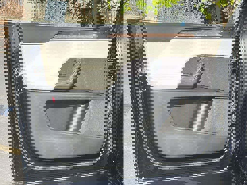 Used 2022 Tesla Model X image 20