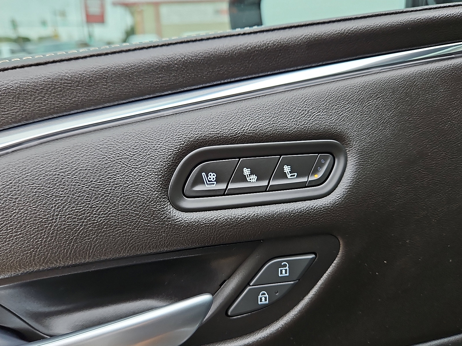 Used 2024 Cadillac Escalade Premium Luxury image 17