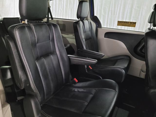 Used 2019 Dodge Grand Caravan SXT w/ Rear Park Assist Package image 43