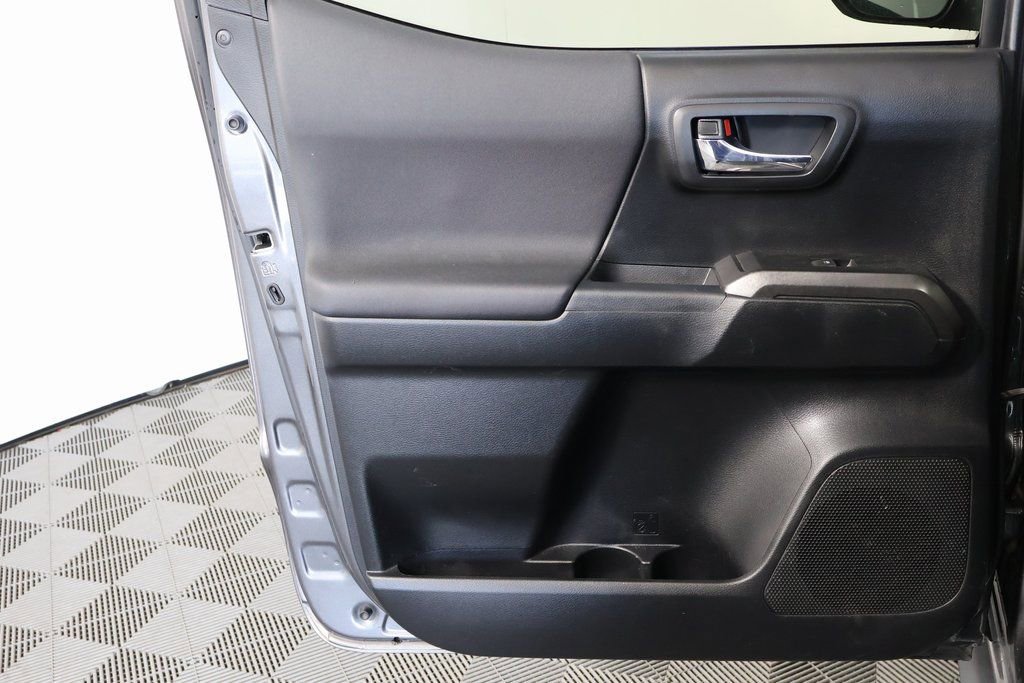 Used 2021 Toyota Tacoma TRD Sport w/ Technology Package image 13