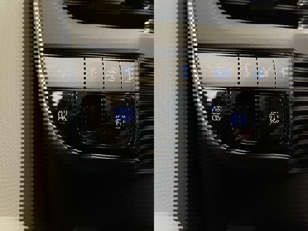 Certified 2025 Hyundai Ioniq 5 SEL image 30