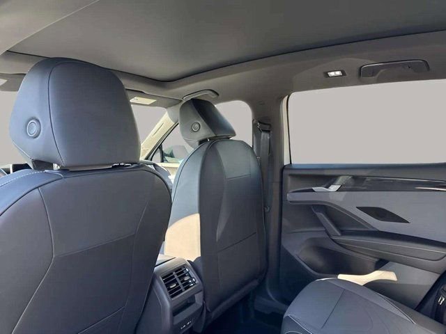 New 2026 Volkswagen Tiguan SE R-Line image 9