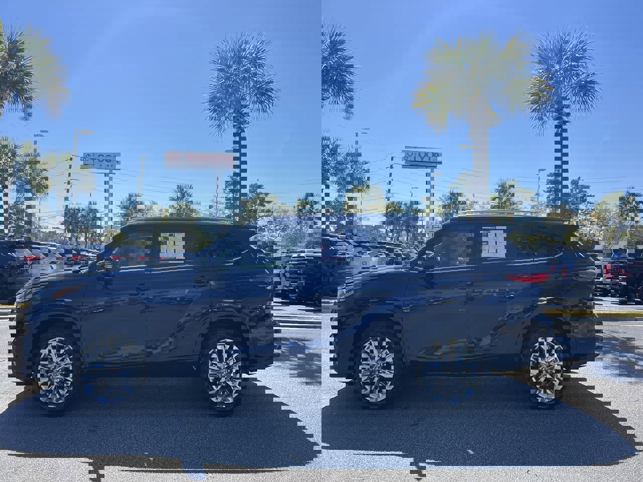 Used 2023 Toyota Highlander Limited image 7