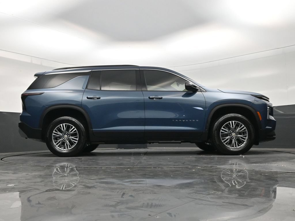 Used 2026 Chevrolet Traverse LT FWD image 25