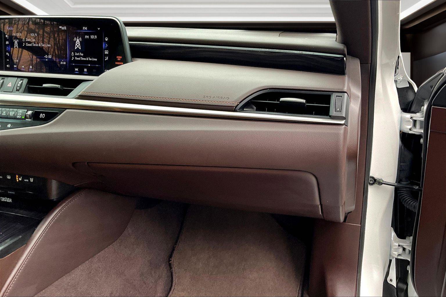 Used 2021 Lexus ES 250 w/ Luxury Package image 16