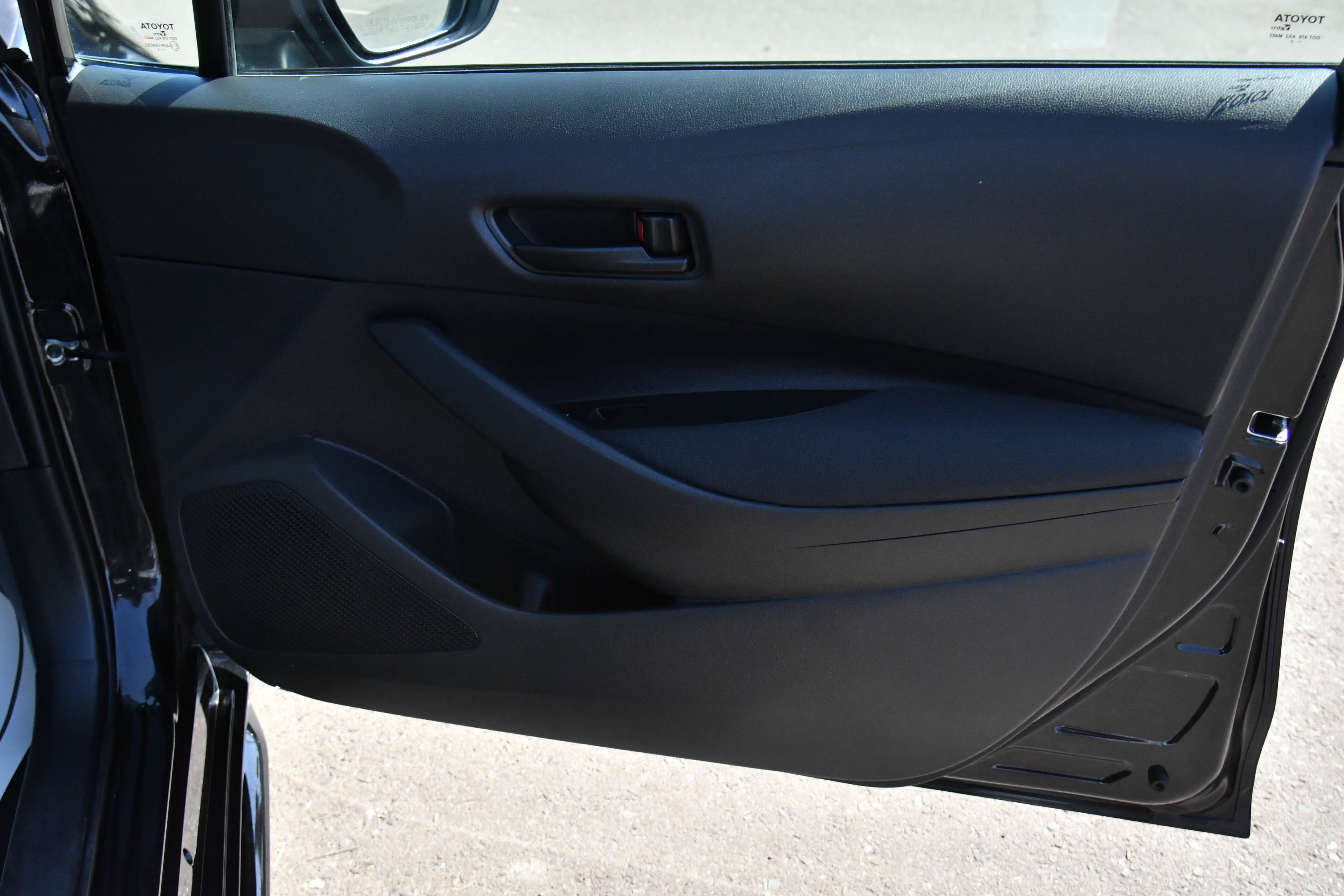 Used 2025 Toyota Corolla LE FWD image 40