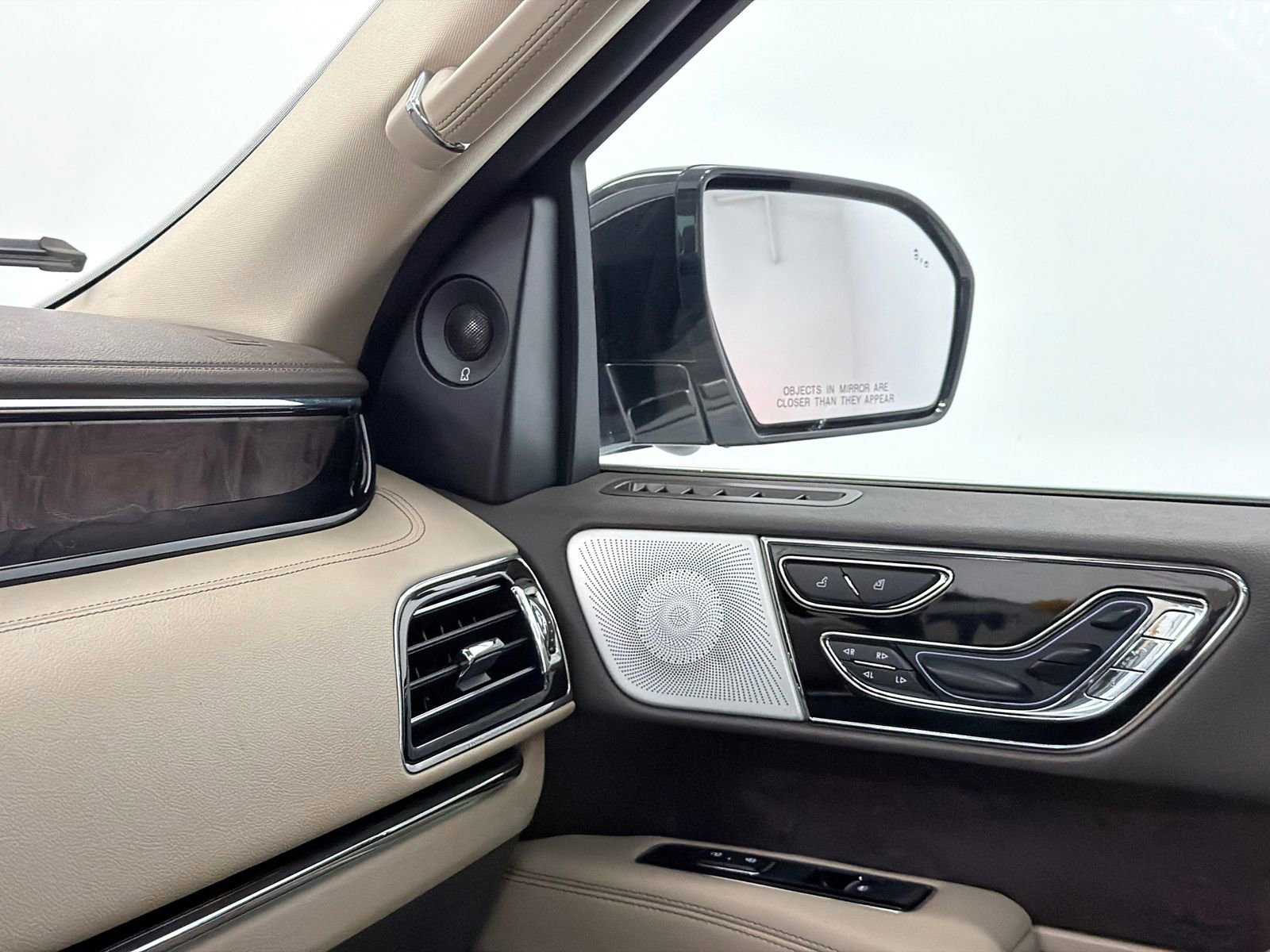 Used 2023 Lincoln Navigator L Reserve AWD/4WD image 37
