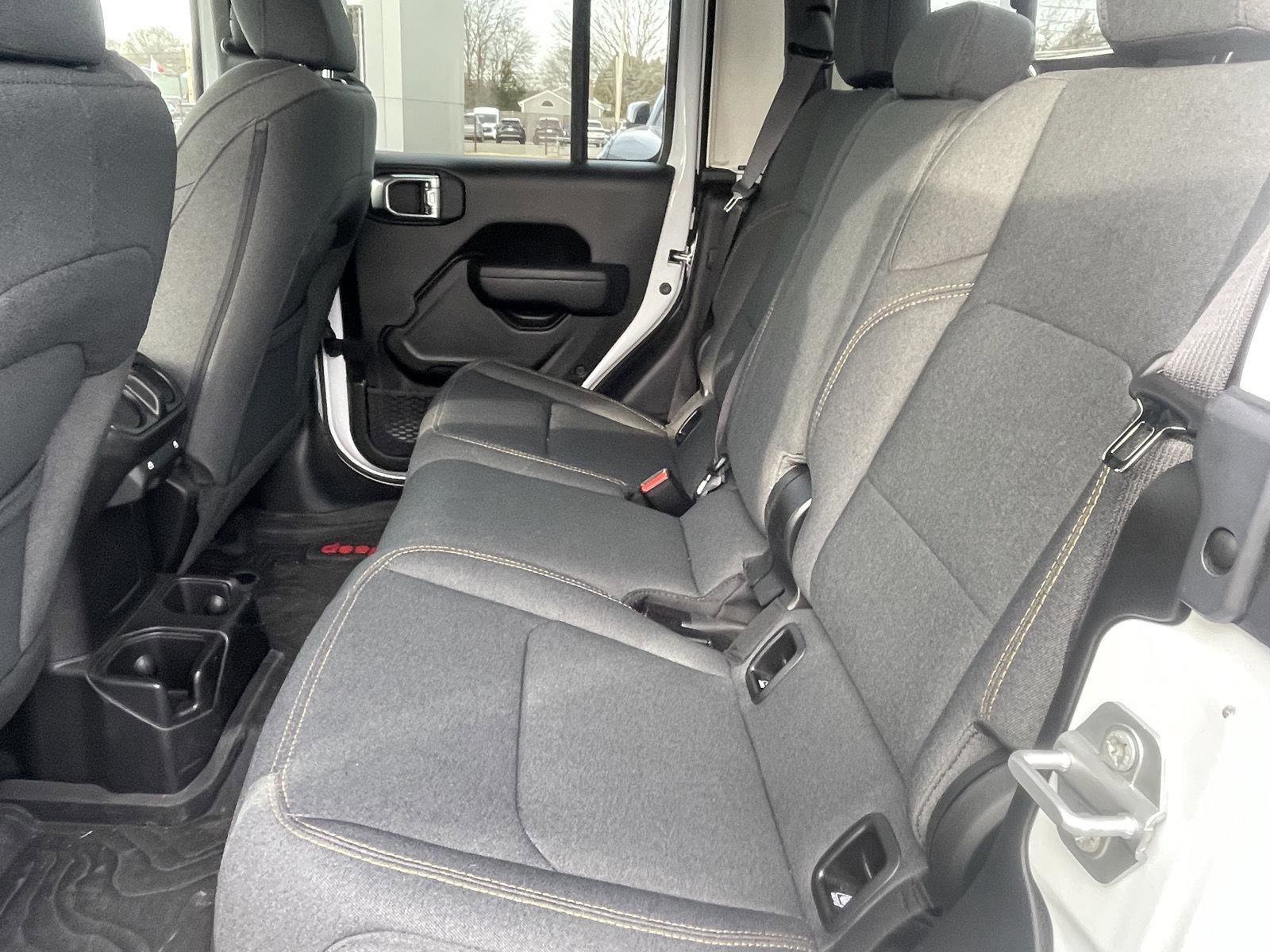 Used 2025 Jeep Gladiator Sport image 12