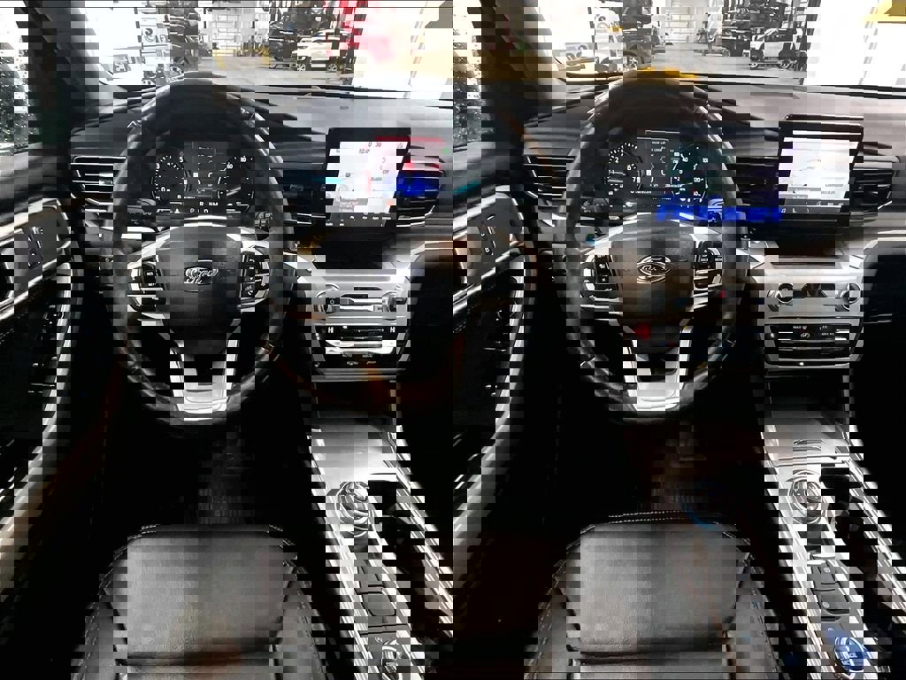 Used 2021 Ford Explorer XLT w/ Equipment Group 202A image 18