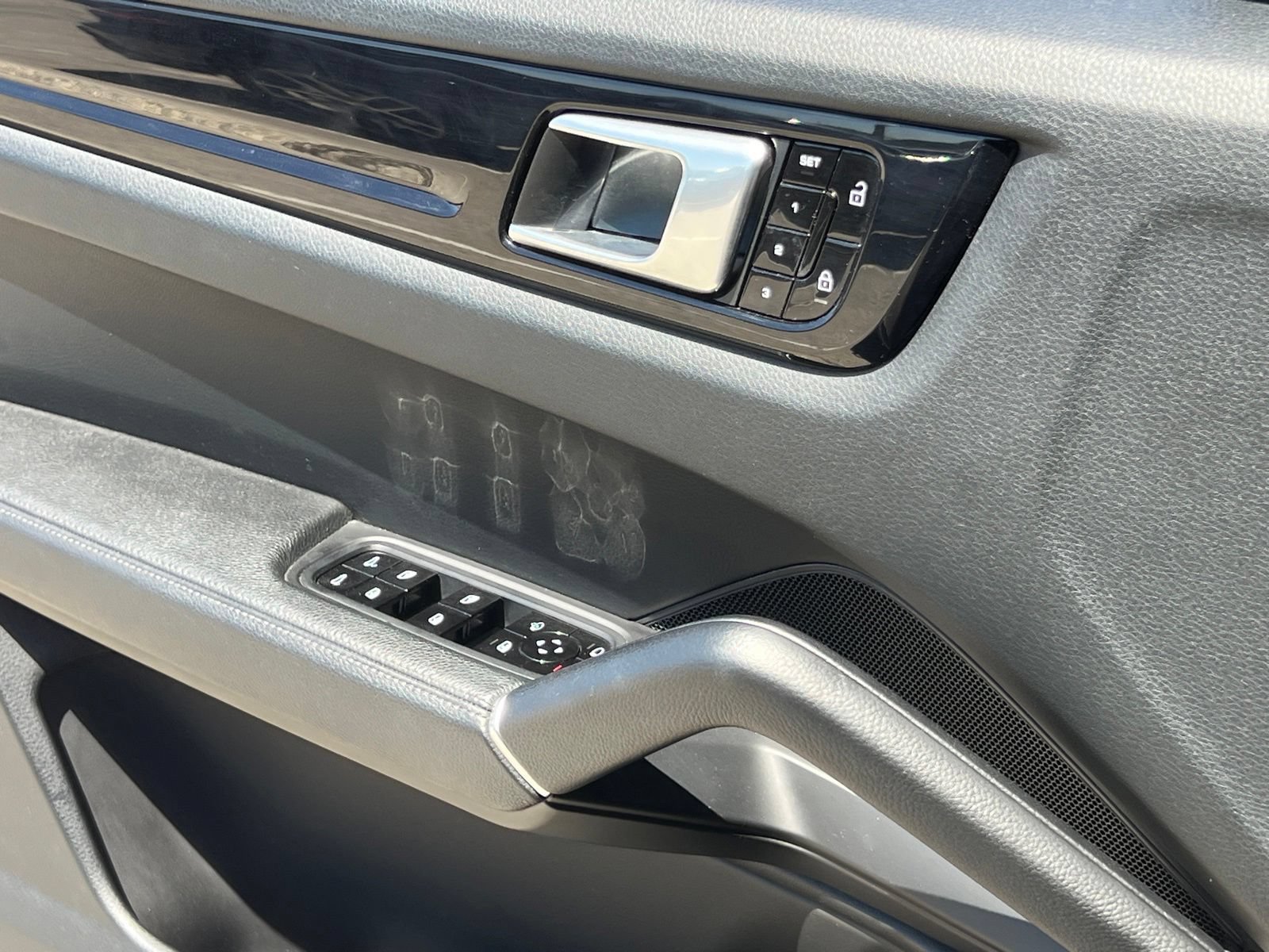 Certified 2019 Porsche Cayenne AWD/4WD image 30