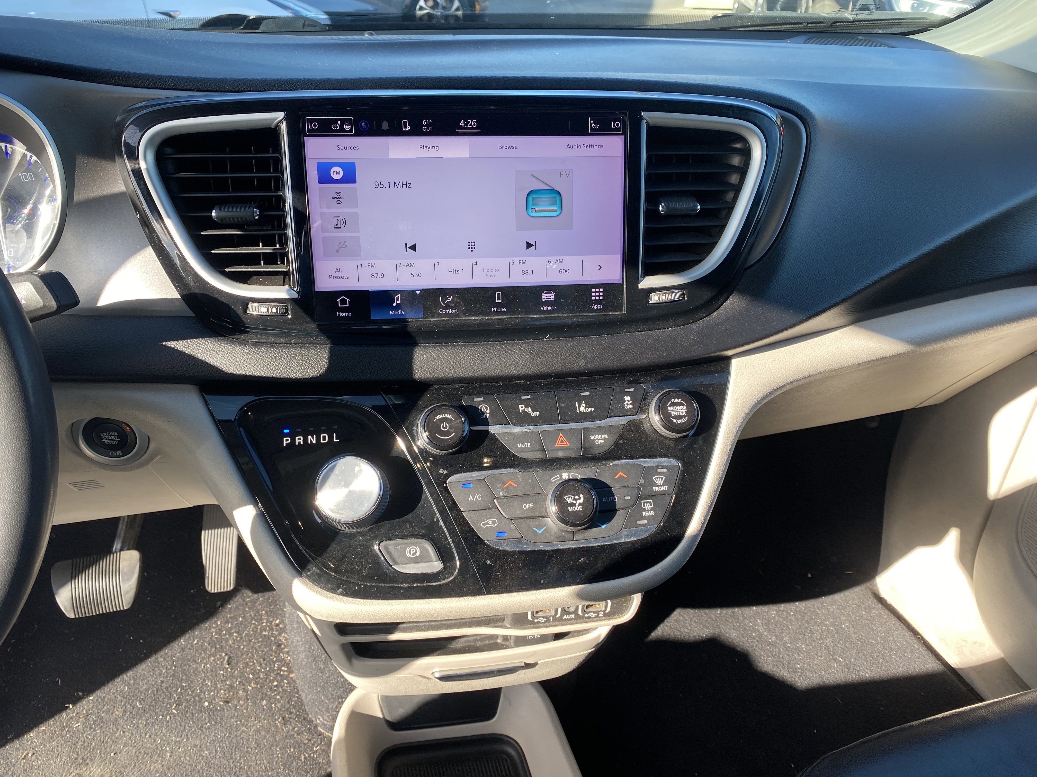 Used 2022 Chrysler Pacifica Touring-L FWD image 13