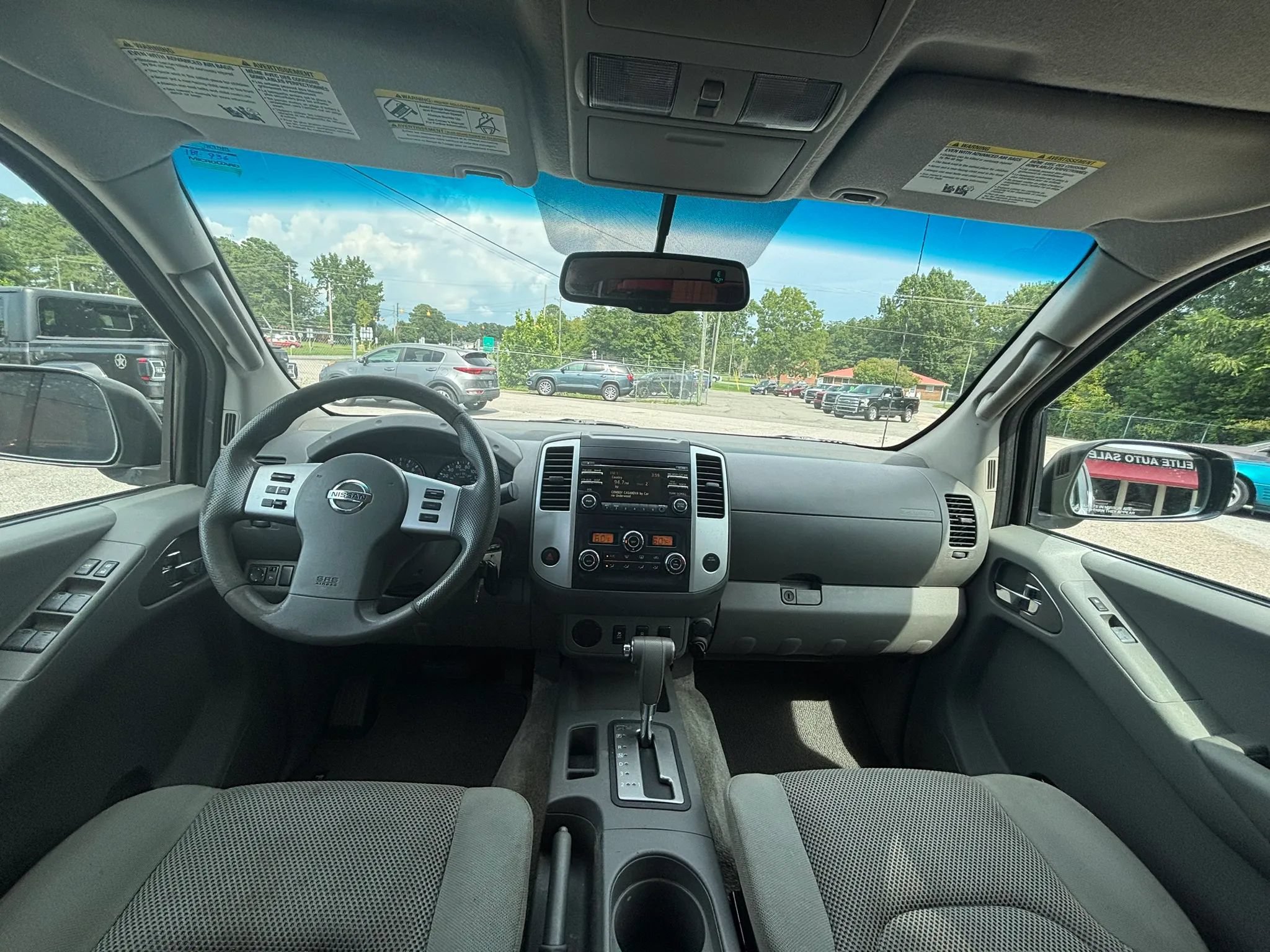 Used 2013 Nissan Frontier SV w/ SV Value Truck Pkg RWD image 19