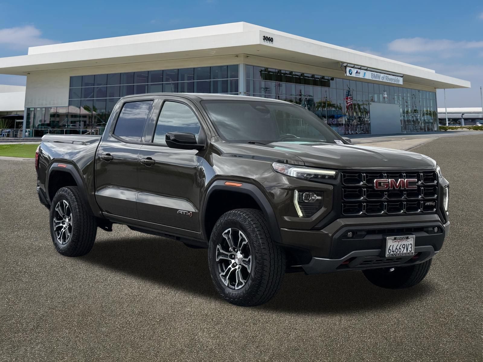 Used 2023 GMC Canyon AT4 w/ AT4 Premium Package AWD/4WD image 2