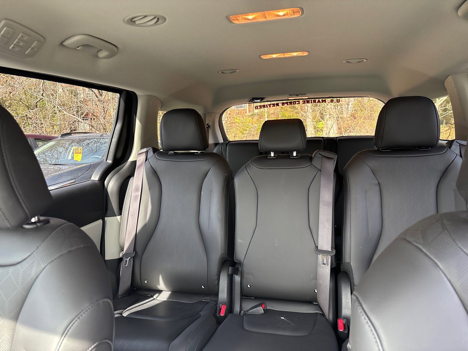 Used 2024 Kia Carnival LX image 11