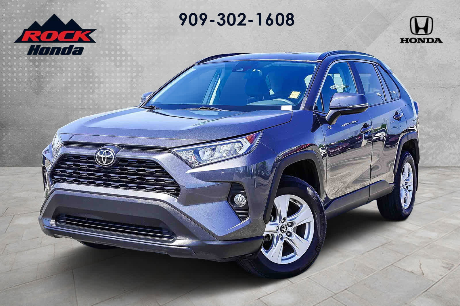 Used 2020 Toyota RAV4 XLE image 1
