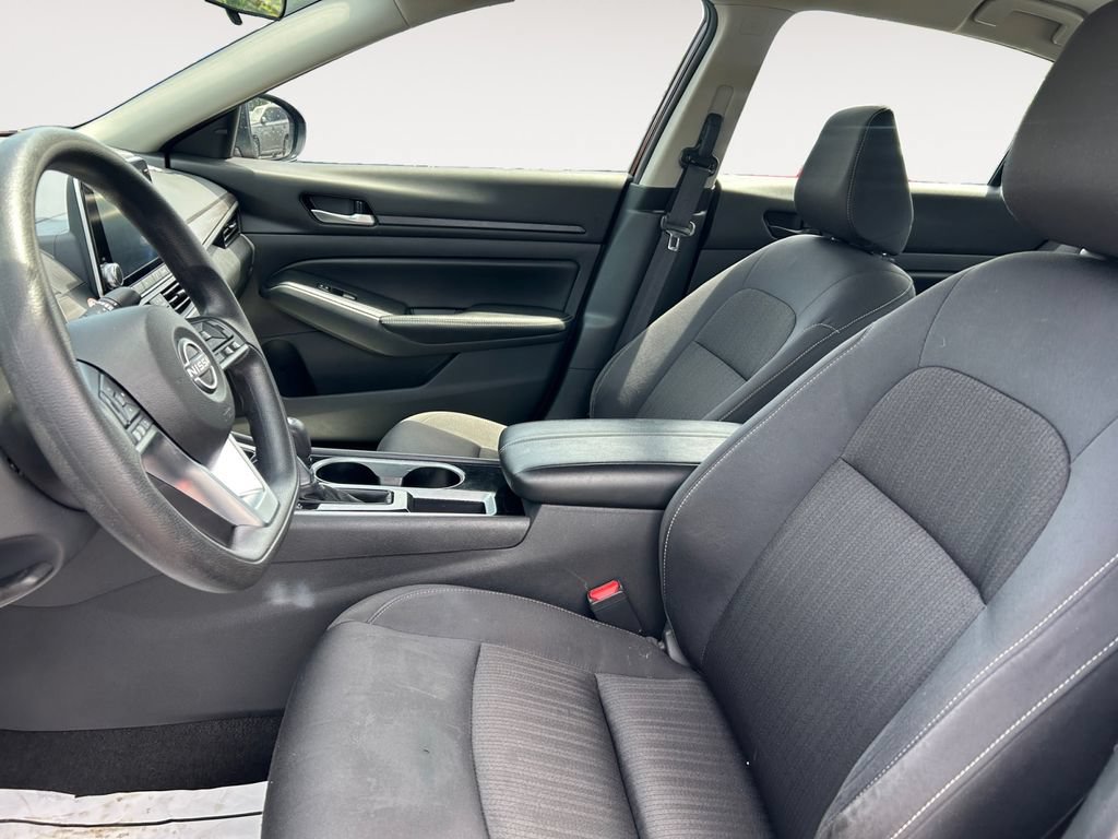 Used 2024 Nissan Altima 2.5 SV FWD image 9