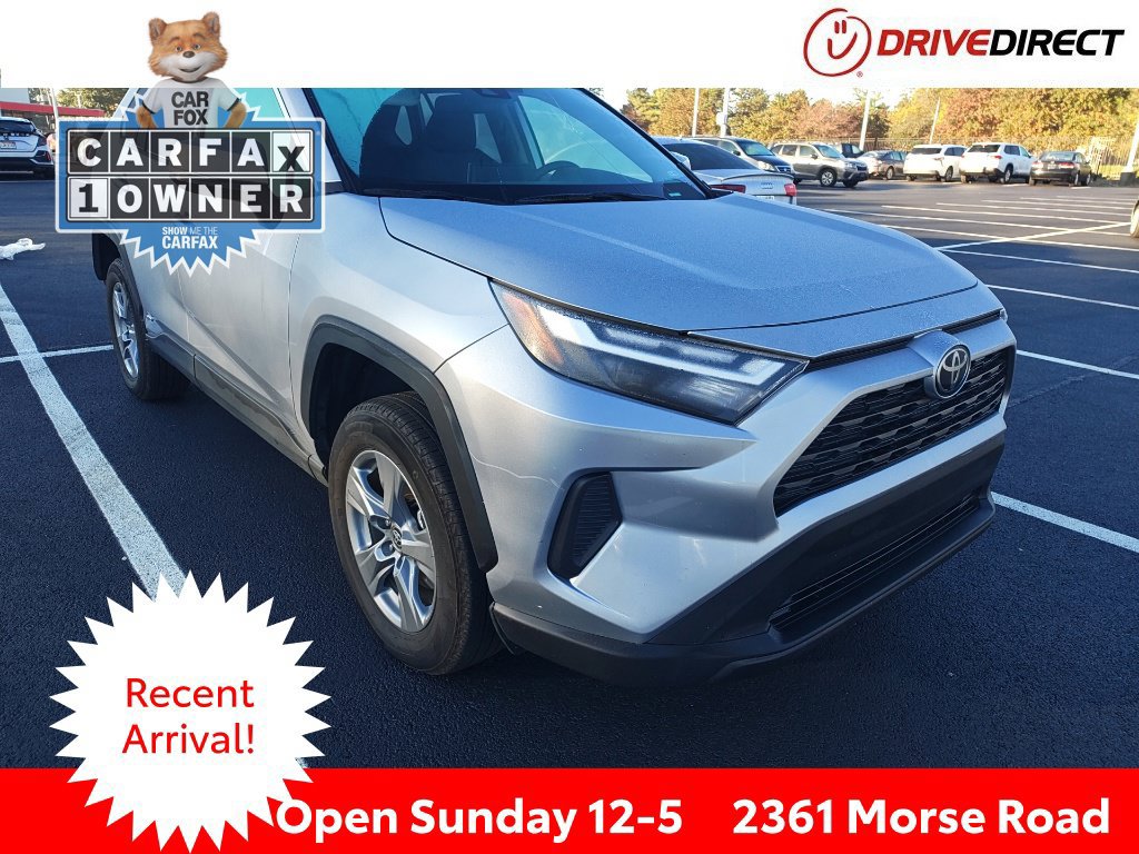Used 2025 Toyota RAV4 XLE w/ Convenience Package AWD/4WD image 1