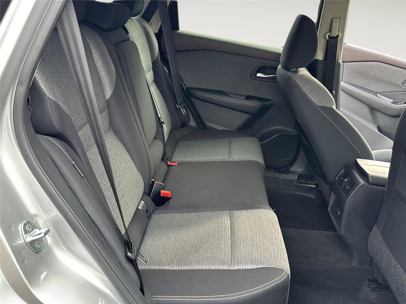 Used 2022 Nissan Rogue SV image 33