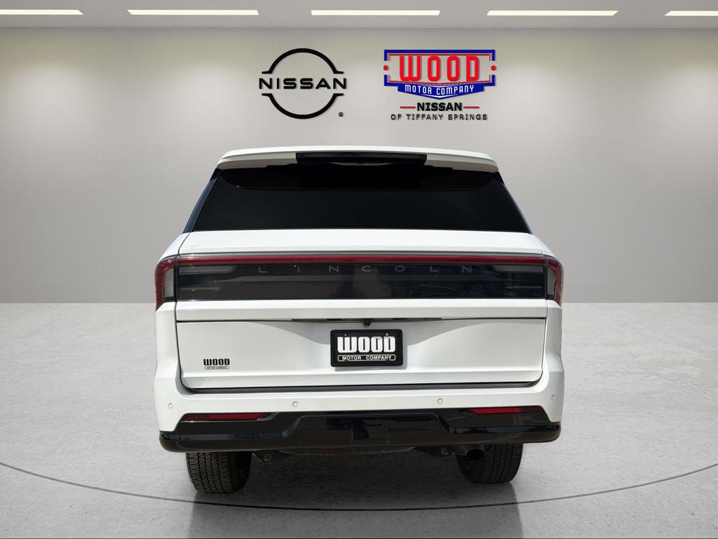 Used 2025 Lincoln Navigator Black Label AWD/4WD image 3