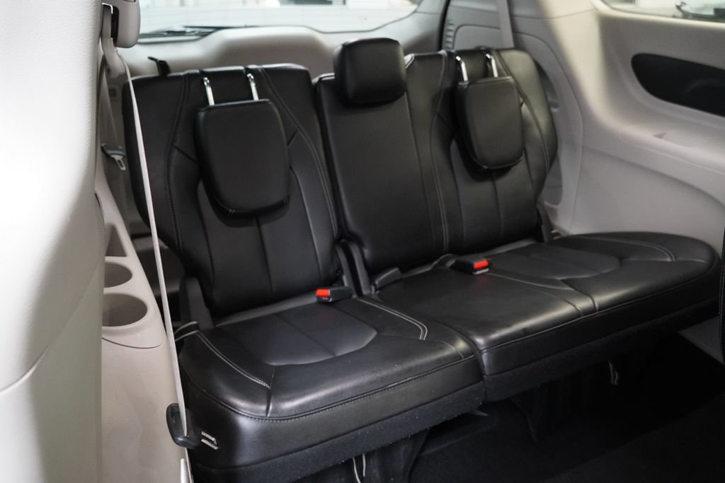Used 2024 Chrysler Pacifica Touring-L FWD image 23