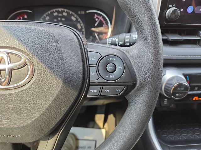 Used 2024 Toyota RAV4 XLE AWD/4WD image 22