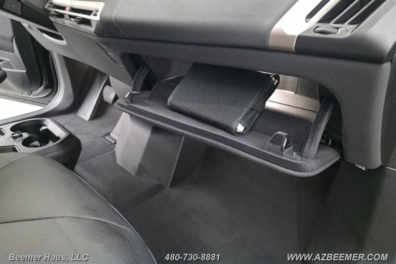 Used 2024 BMW iX xDrive50 w/ Sport Package AWD/4WD image 39
