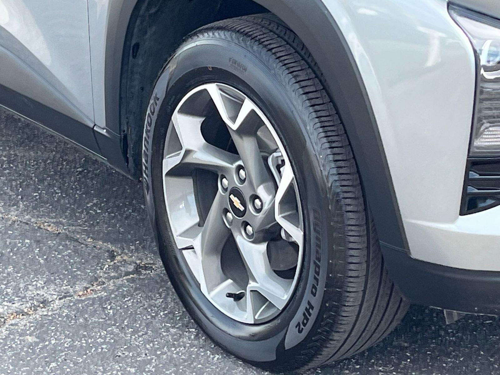 Used 2025 Chevrolet Trax LT w/ LT Convenience Package image 31