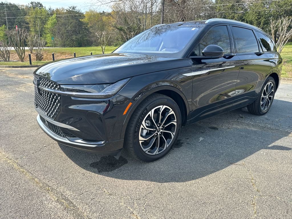 Used 2025 Lincoln Nautilus Reserve image 3