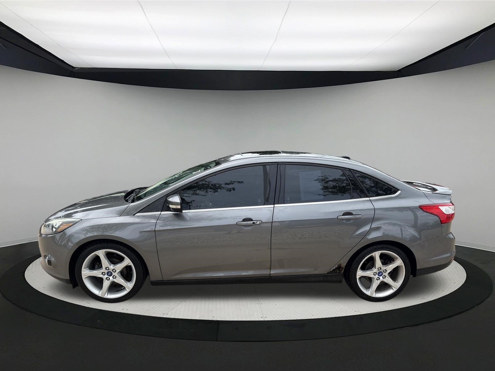 Used 2013 Ford Focus Titanium w/ Titanium Handling Pkg FWD image 2