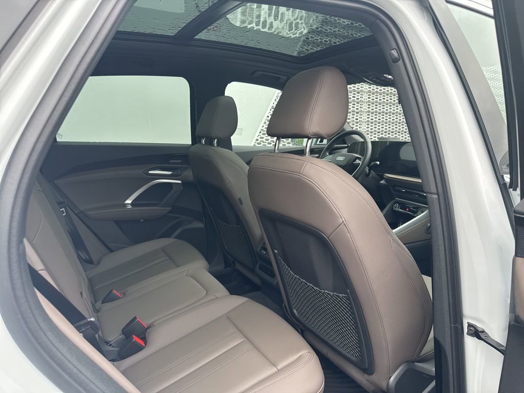 Used 2025 Audi Q5 Premium Plus w/ Premium Plus AWD/4WD image 19