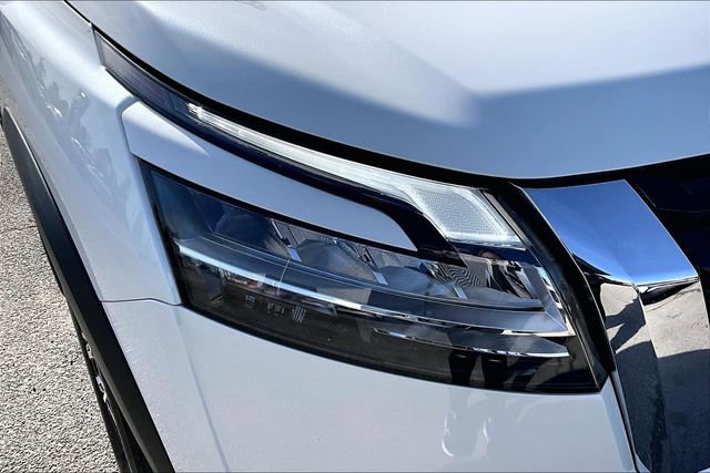 Certified 2024 Nissan Pathfinder Platinum w/ Cargo Package image 32