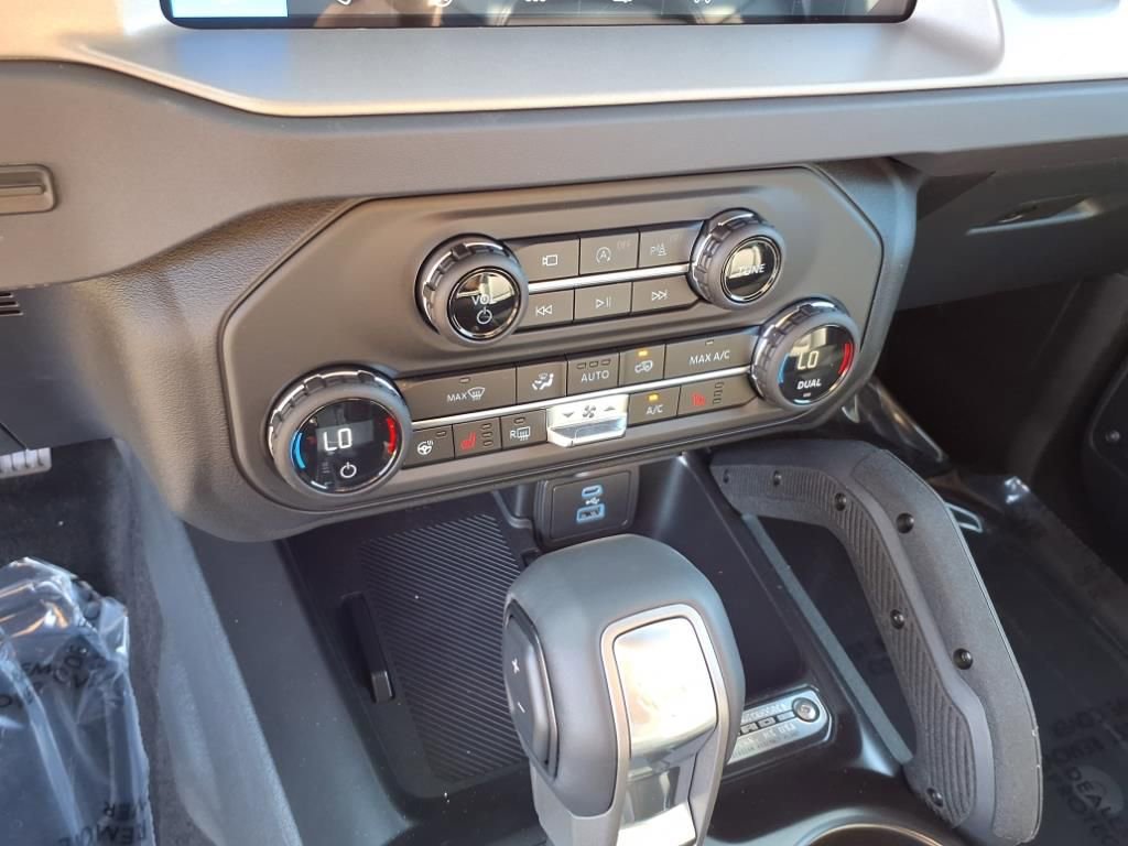 New 2025 Ford Bronco Outer Banks w/ Sasquatch Package image 14