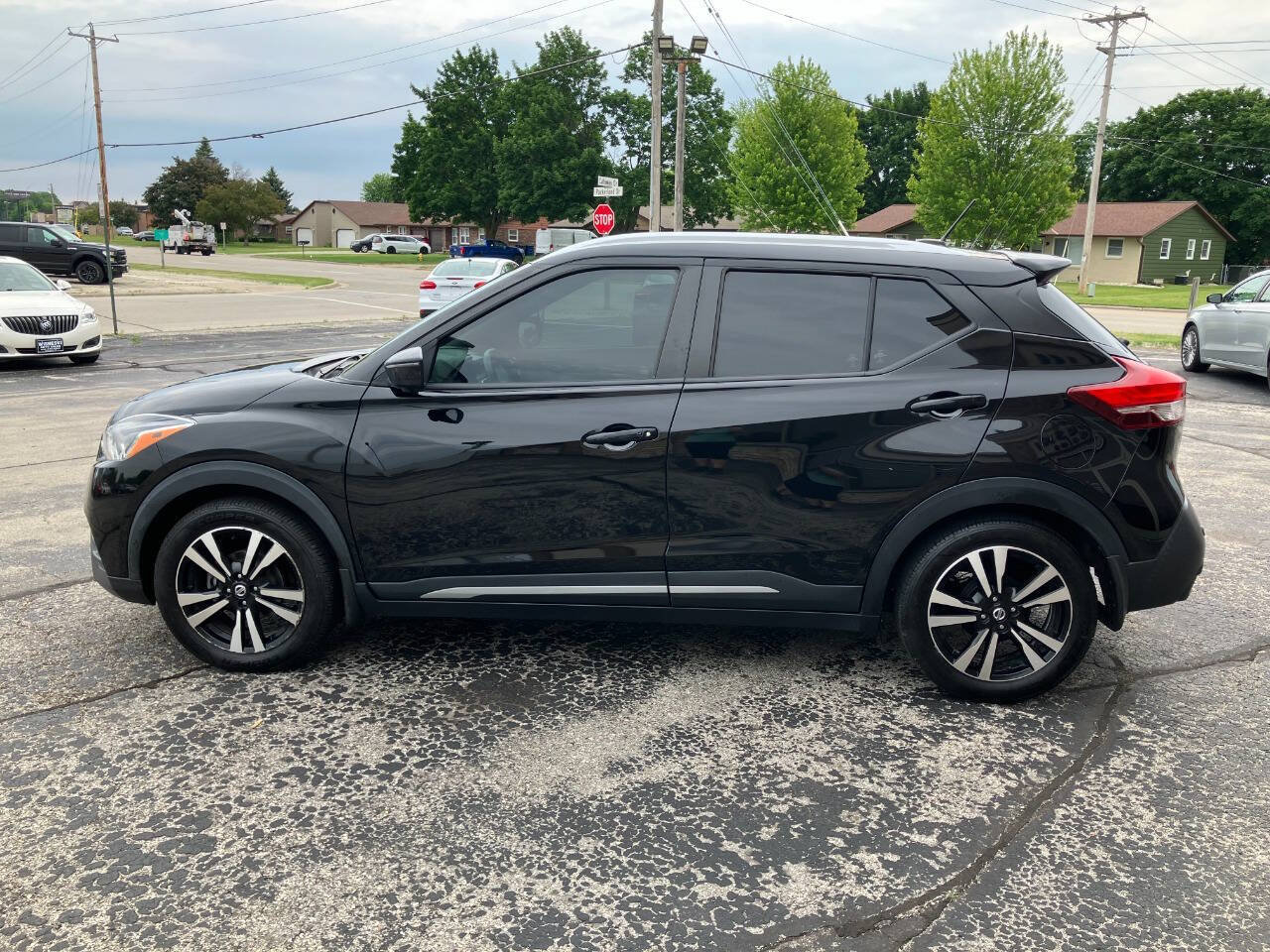 Used 2020 Nissan Kicks SR w/ SR Premium Package FWD image 6