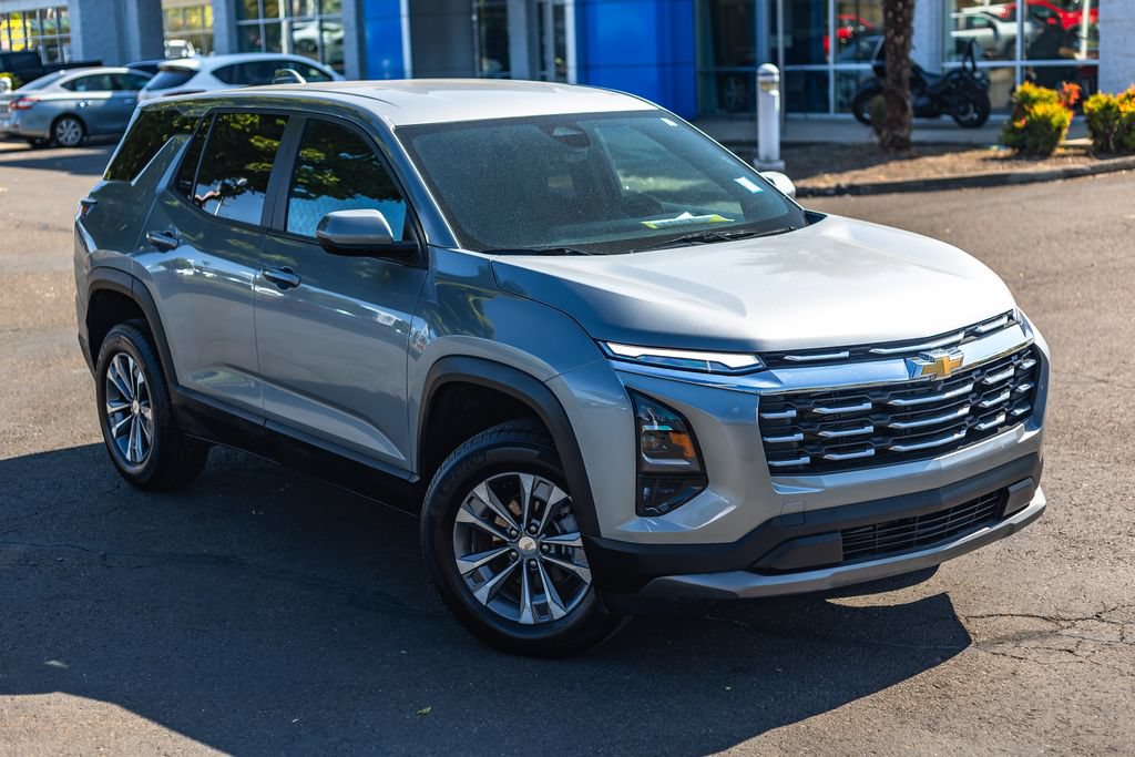 Used 2026 Chevrolet Equinox LT AWD/4WD image 2