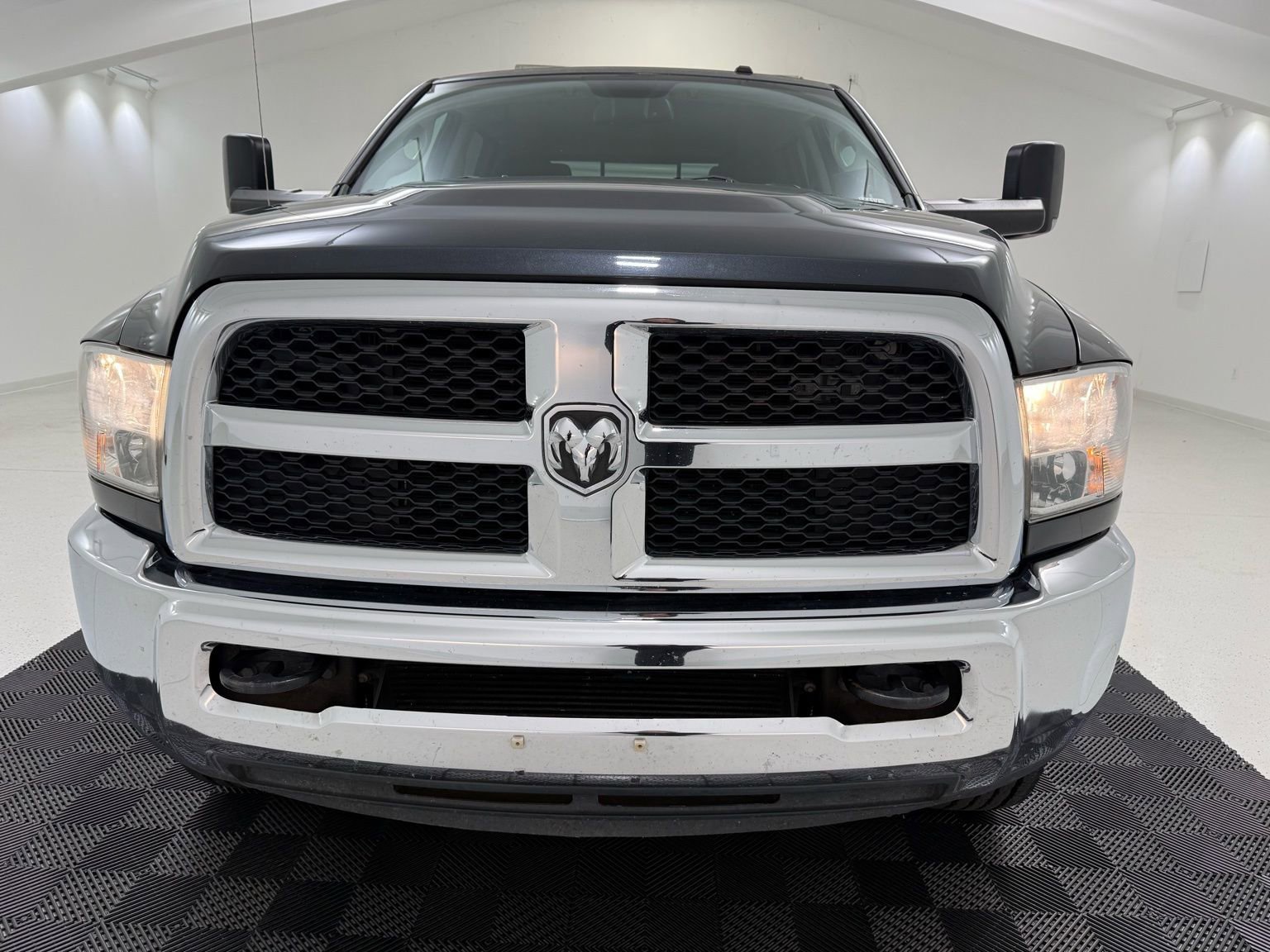 Used 2015 RAM 2500 SLT w/ Luxury Group image 3