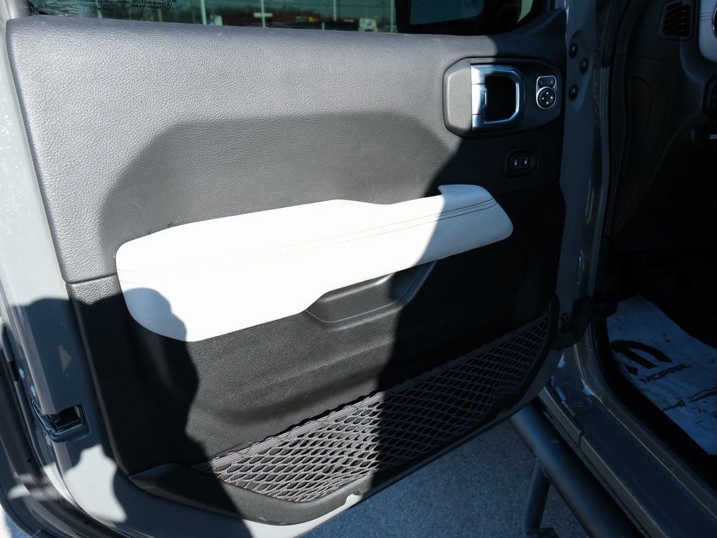 Used 2022 Jeep Gladiator Overland image 14