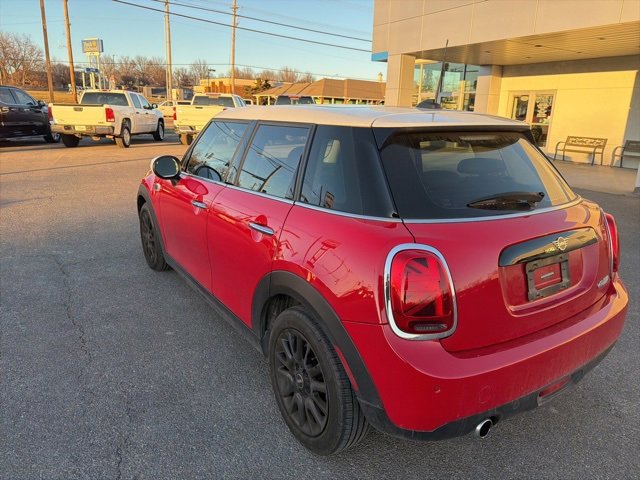 Used 2021 MINI Cooper 4-Door Hardtop w/ Storage Package image 24