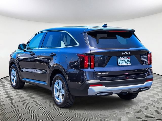 Certified 2025 Kia Sorento LX FWD image 6
