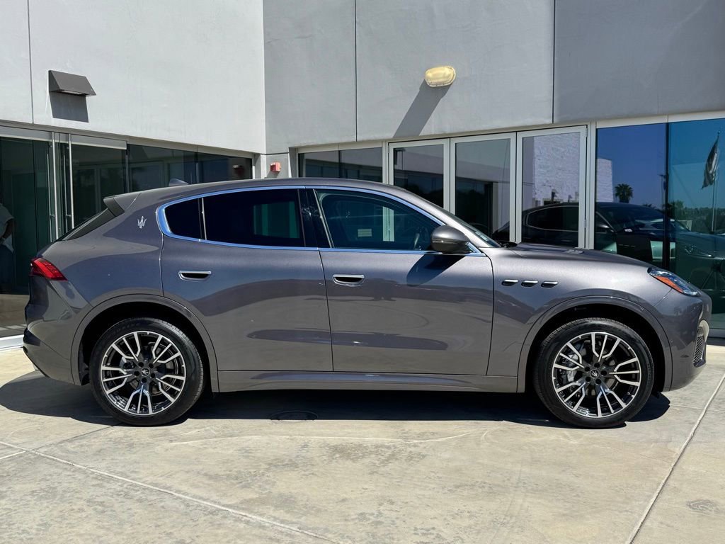 Used 2025 Maserati Grecale GT image 9