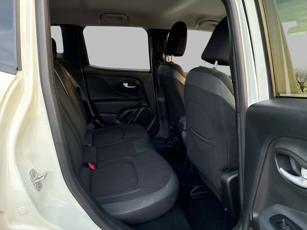 Used 2023 Jeep Renegade Latitude w/ Premium Group AWD/4WD image 10