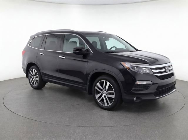 Used 2017 Honda Pilot Touring image 1