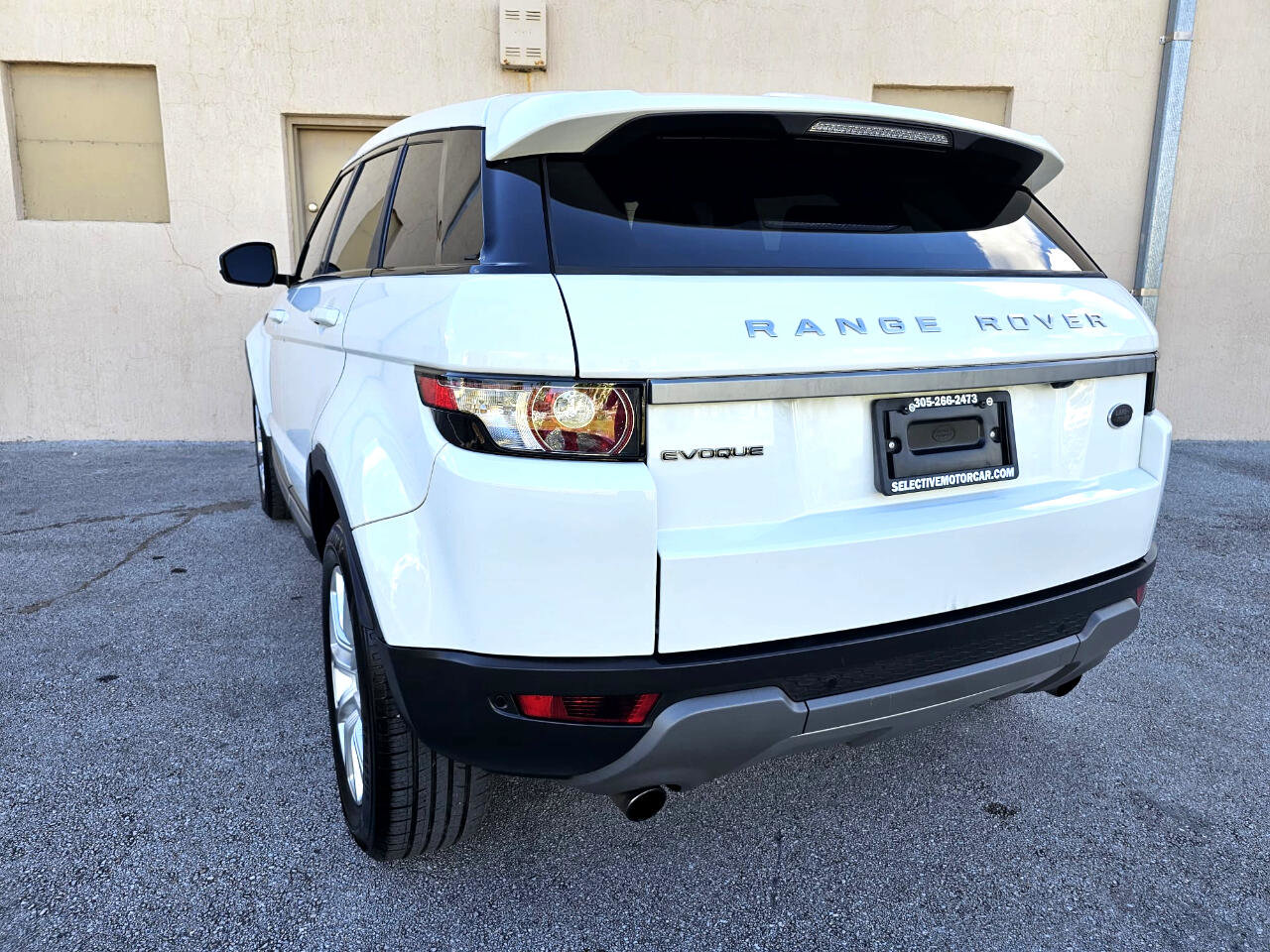 Used 2015 Land Rover Range Rover Evoque Pure image 5