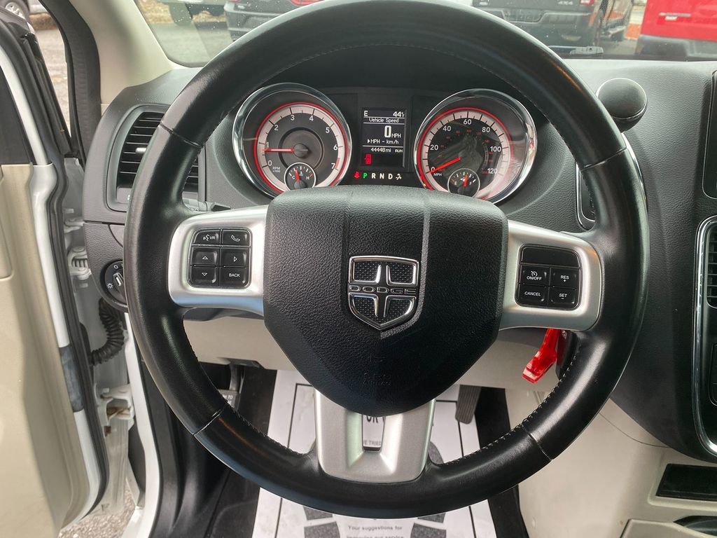 Used 2018 Dodge Grand Caravan SE w/ UConnect Hands-Free Group image 15