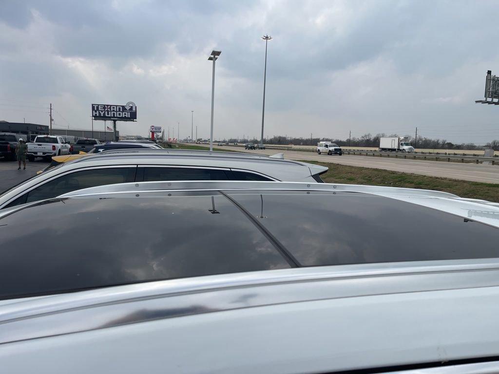 Used 2017 Cadillac XT5 Luxury w/ Driver Awareness Package image 11