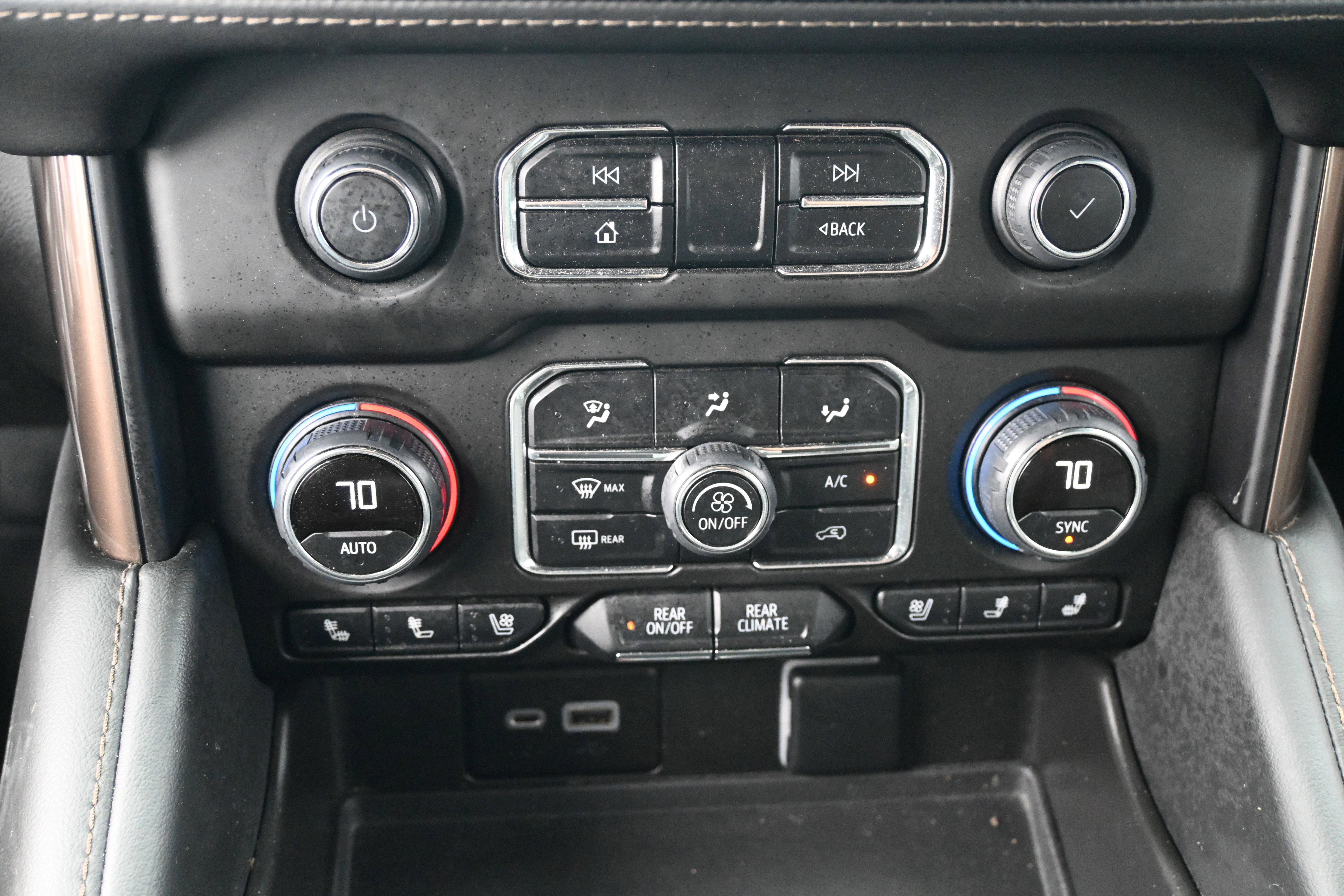 Used 2023 Chevrolet Suburban High Country image 29