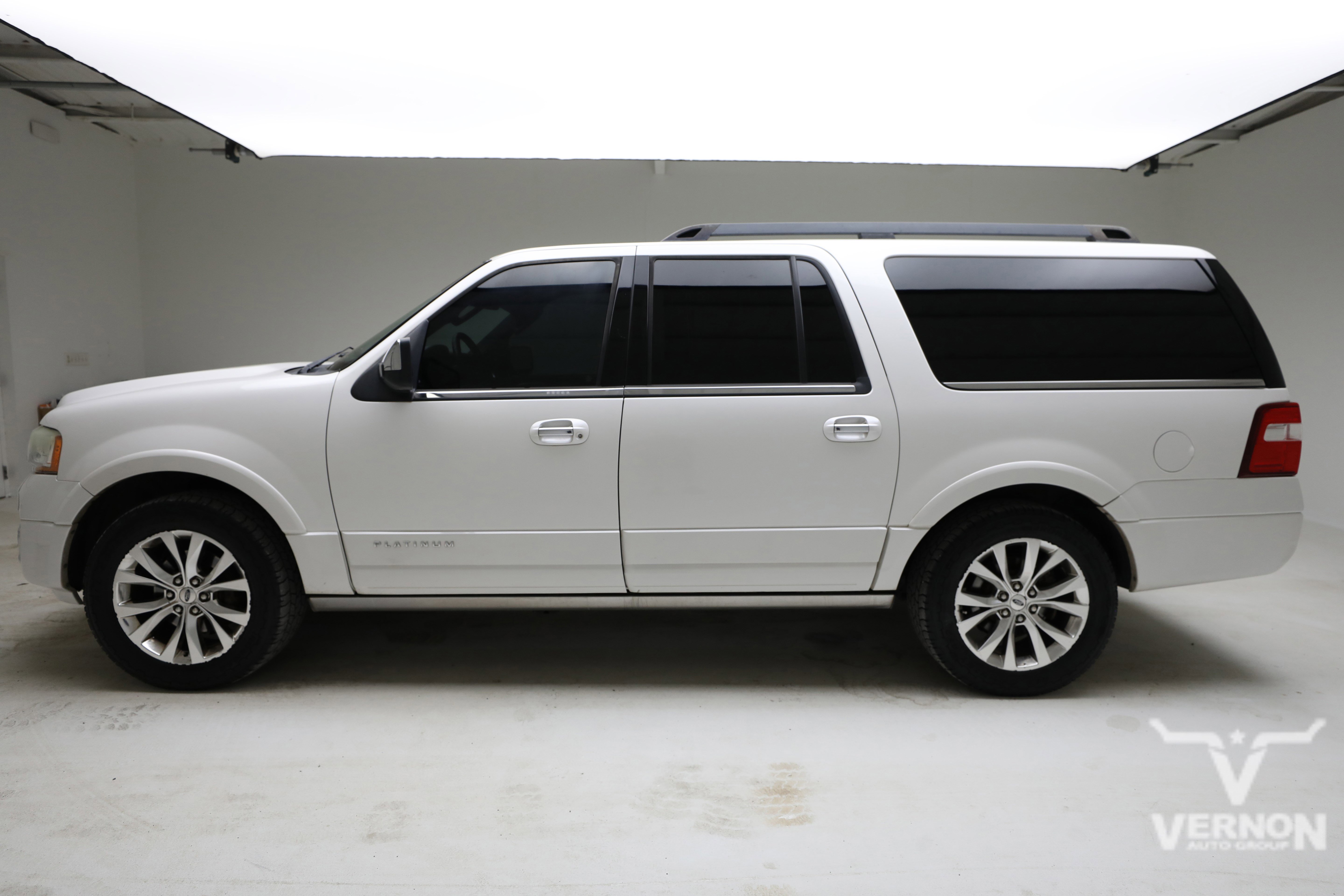 Used 2015 Ford Expedition EL Platinum image 2