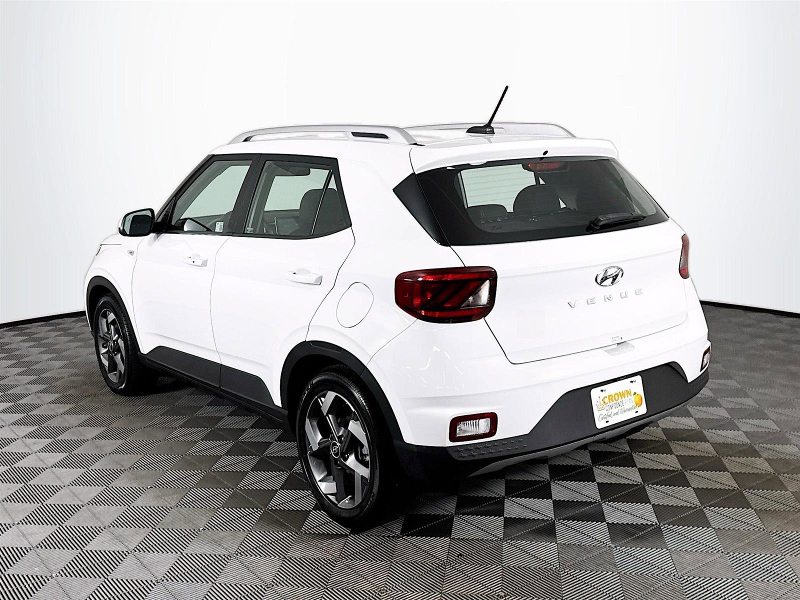 Certified 2025 Hyundai Venue SEL image 7