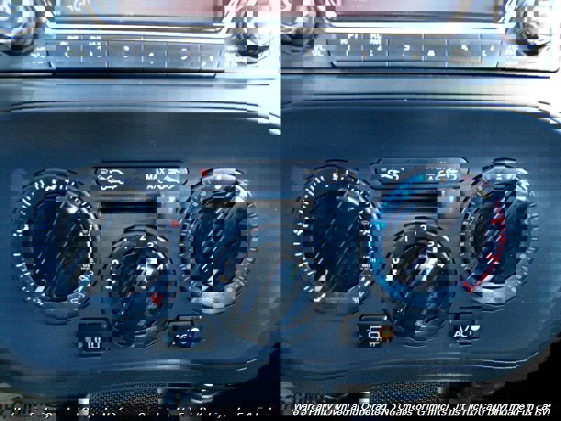 Used 2015 Nissan Juke S image 37