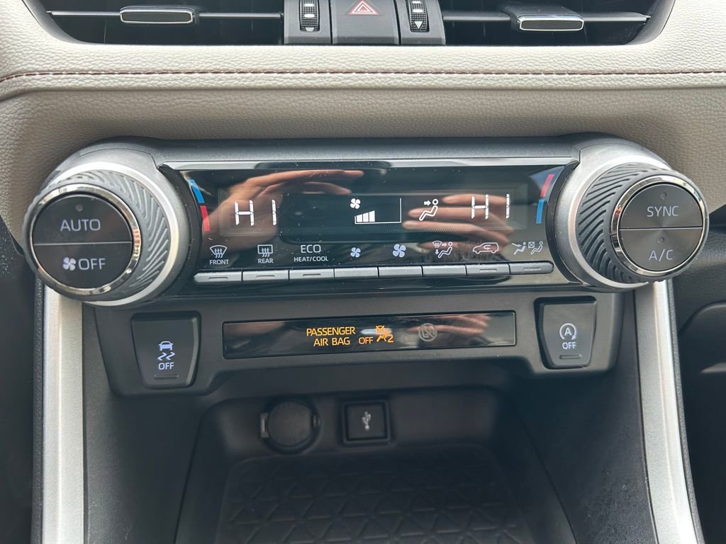 Used 2022 Toyota RAV4 XLE Premium image 18
