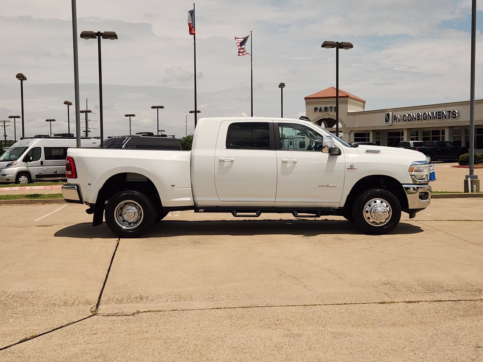 Used 2024 RAM 3500 Laramie w/ Chrome Bumper Package AWD/4WD image 7